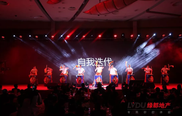 2018德赢地产筑梦，，，，再出发！德赢迎新年会盛放纵行